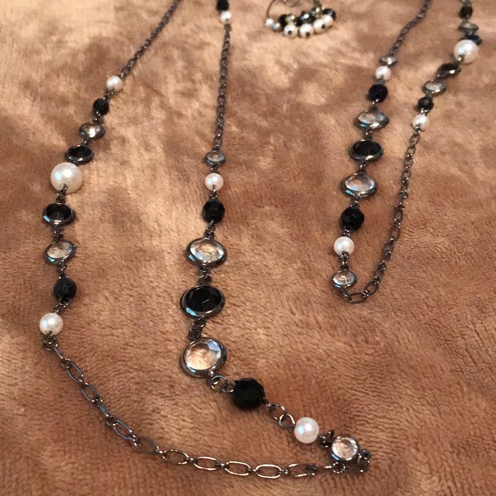 ❌SOLD❌ Necklace & Earrings 🌹